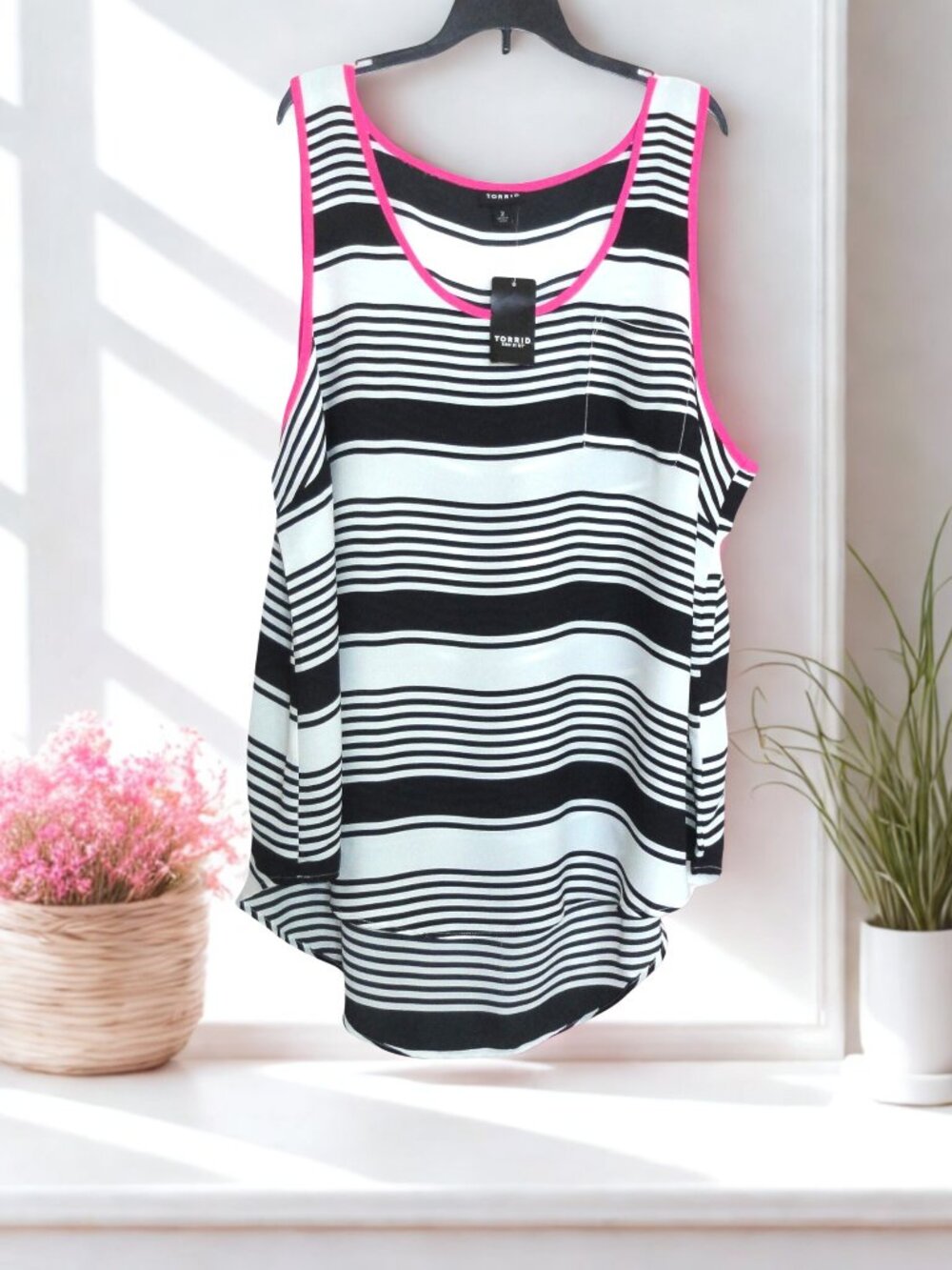 Torrid (Size 2) Striped Black and White Sleeveless Tank Top 2X NEW